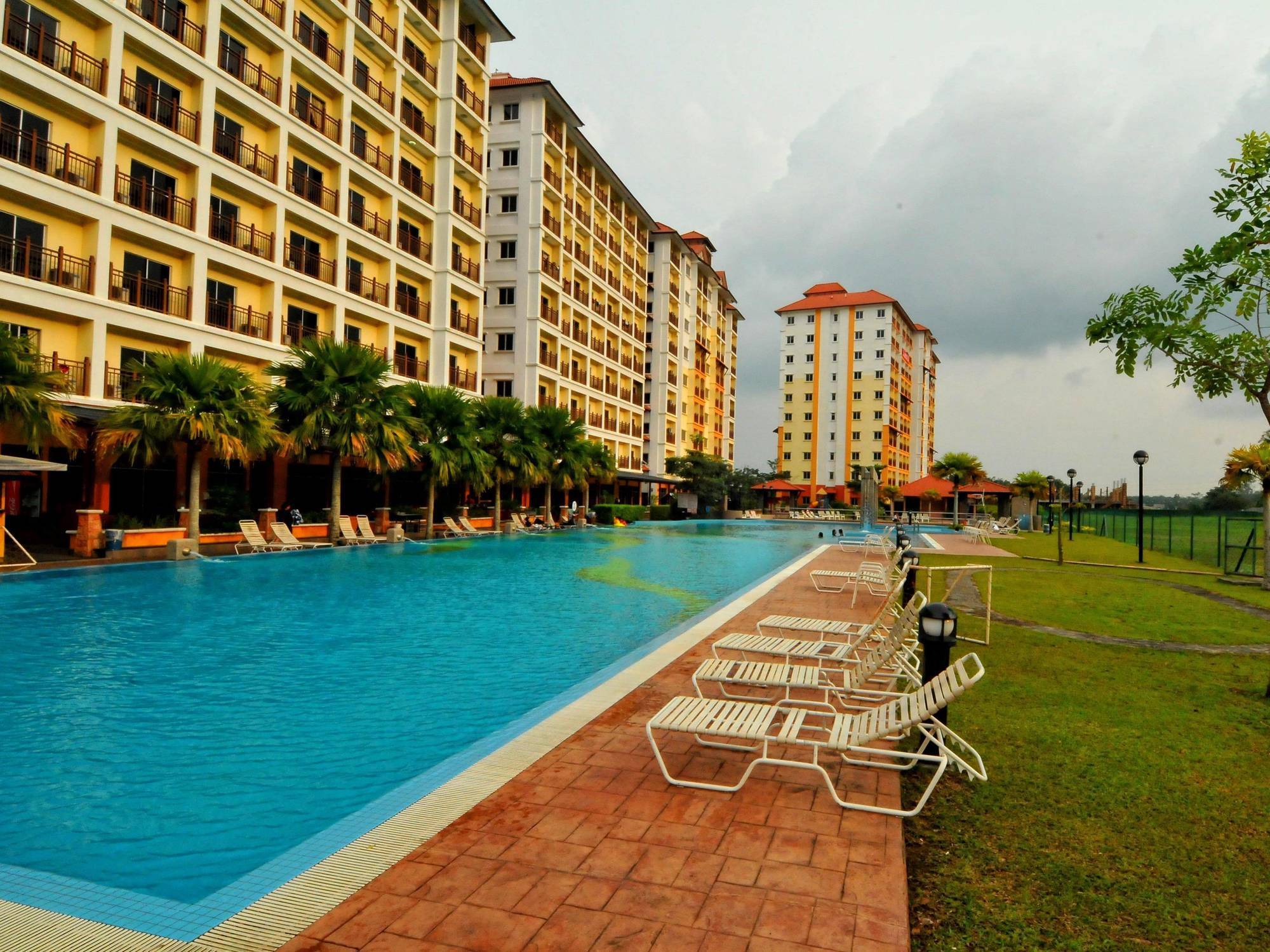 Suria Service Apartment-Hotel Bukit Merah Exterior photo