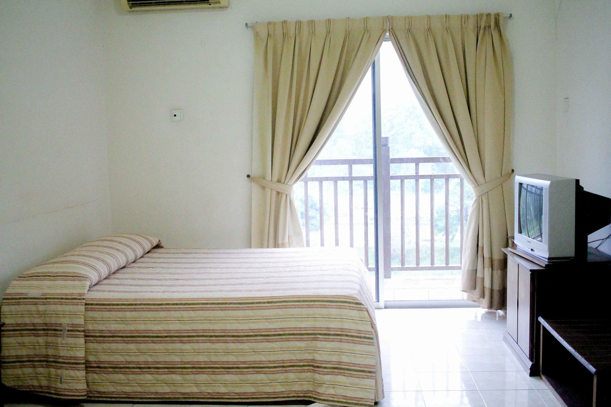 Suria Service Apartment-Hotel Bukit Merah Exterior photo